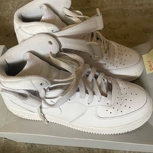 White Hightop Air Force Ones Size M: 8.5 W: 10.5